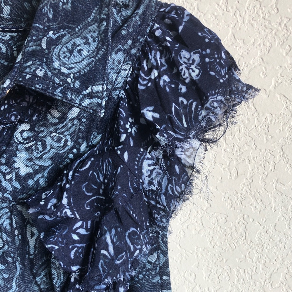 Pilcro Sleeveless Ruffle Denim Blouse Button Front Distressed Paisley - Picture 3 of 16